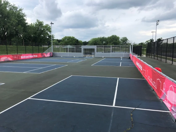 Birdland Park Tennis Courts