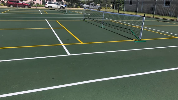 Gladstone 10th St Courts