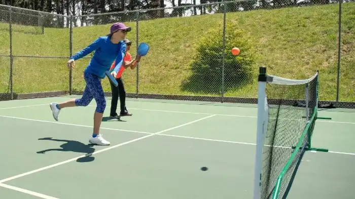 can the ball bounce in the non-volley zone on a serve in pickleball